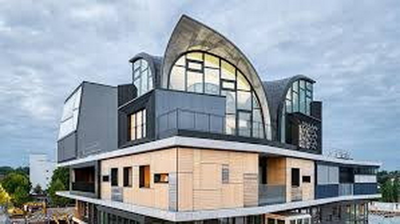 Объём выдачи кредитных карт в РФ упал до минимума с марта 2022 года